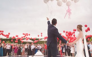 Family, friend or professional? Why you Should hire a Professional wedding Officiant.